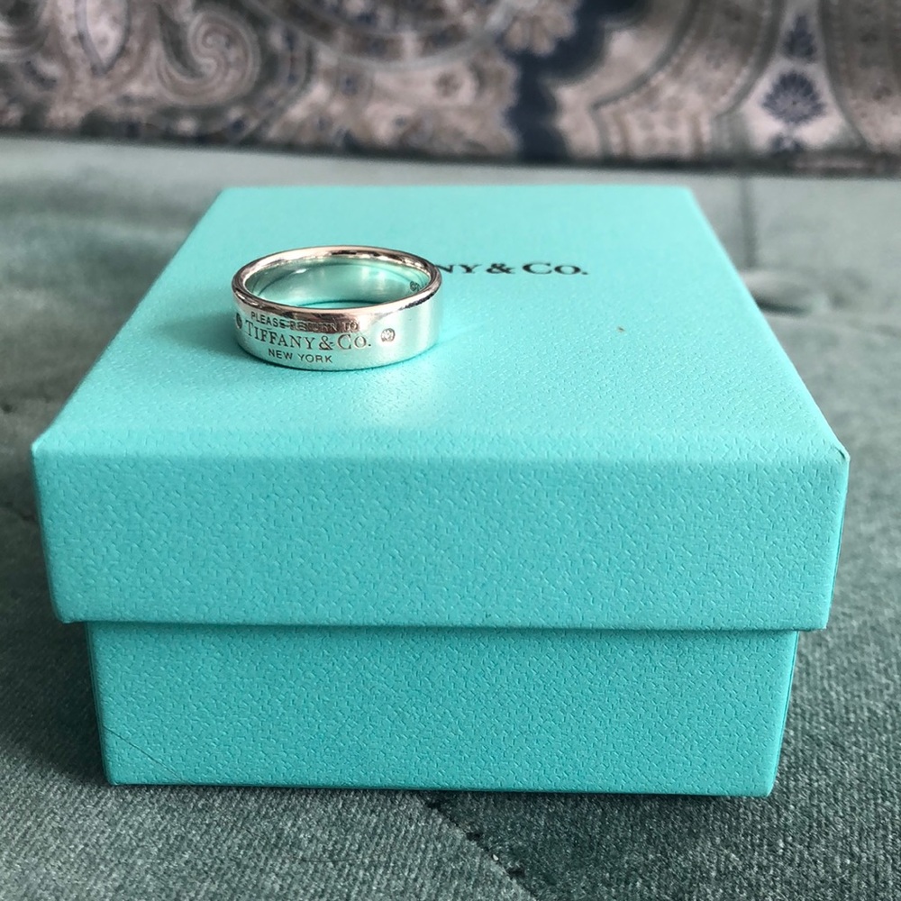 Return to Tiffany band ring with diamonds